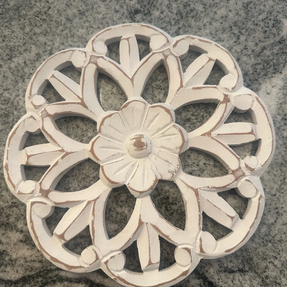 Set of 6 White distressed wall hangings - Picture 2 of 3